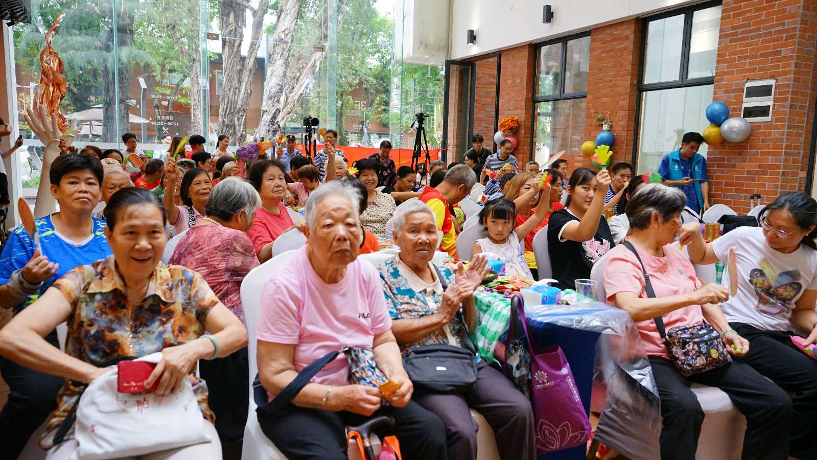 纳凉欢聚邻里情 军民同心筑睦家——琶洲街广渔社区纳凉联欢会圆满举办(图25)