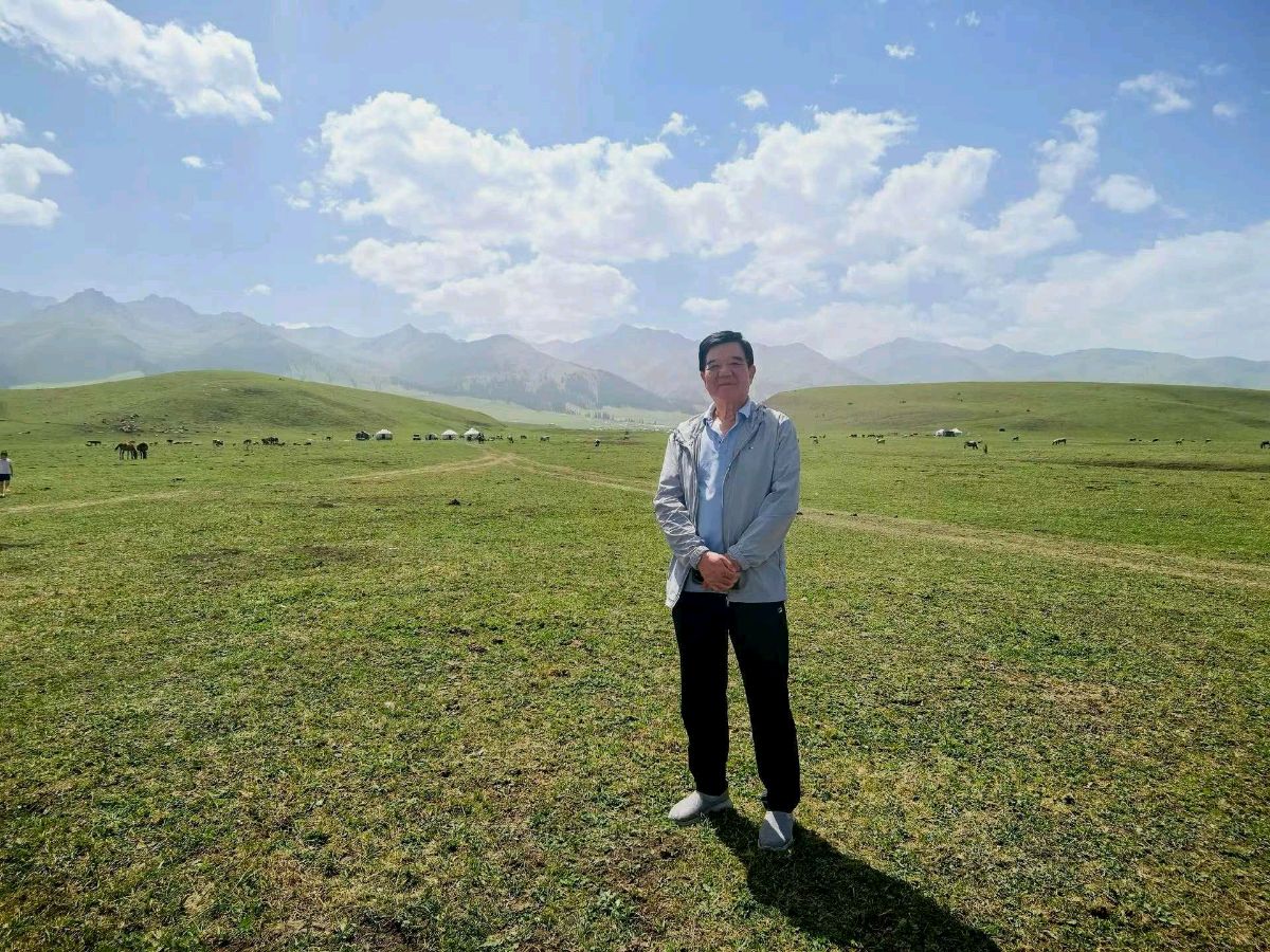【都市头条成都文苑编辑部】主编周原翁;诗文作者秦牛.何俊锋.屈军强.刘忠良.楊烈焰.翟功印.王兵.叶再.肖乃生.李根乾.(图49)
