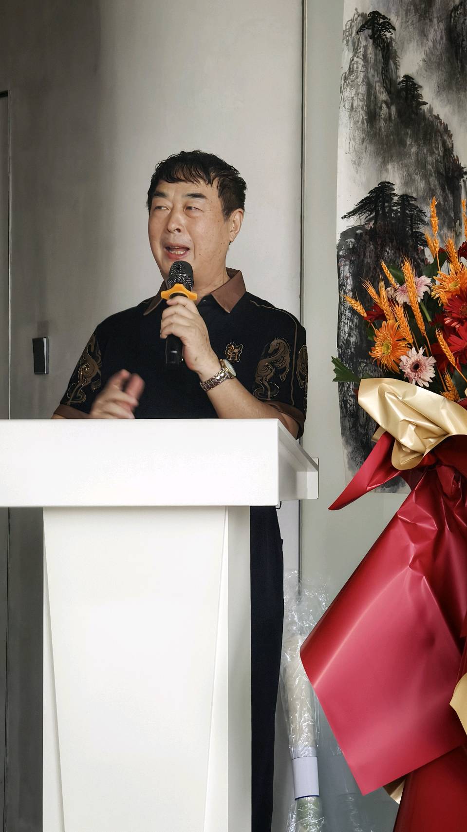 【中国文摘】热烈祝贺著名画家李庆新院长画展开幕式今天上午在泰山佑隆重举行（图20）