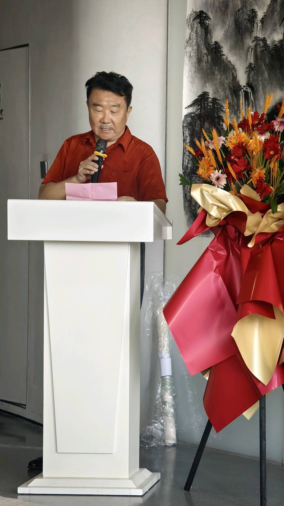 【中国文摘】热烈祝贺著名画家李庆新院长画展开幕式今天上午在泰山佑隆重举行（图21）