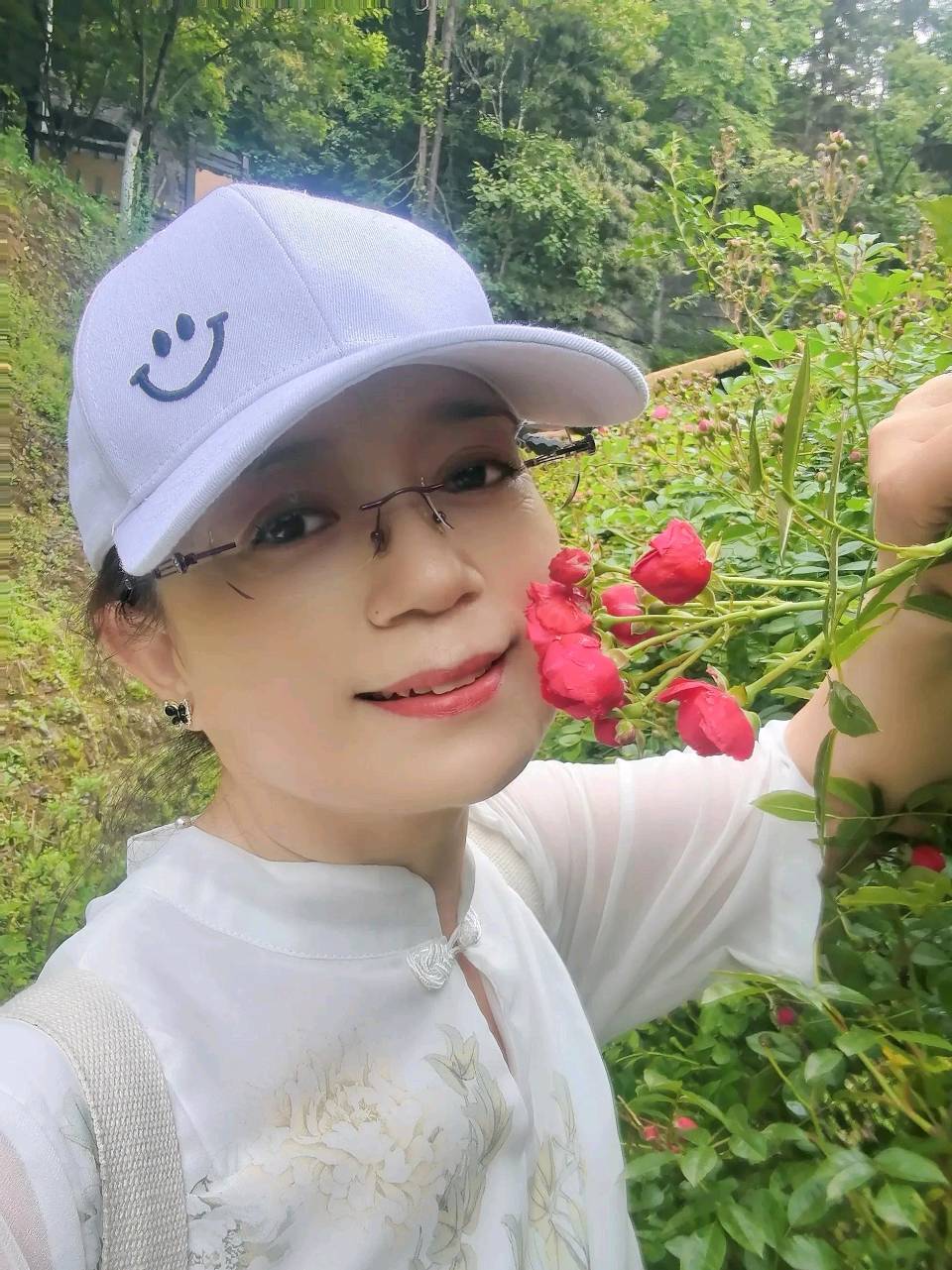 陶然飞雪诗社文友《七律*丙午年半有吟》合集上刊诗人:陶征平 杨淑琴 徐建 尹敬信 林雪荣 山姆外公 王建 若水 刘彦民 张和平 老毕 马元元 ……(图10)