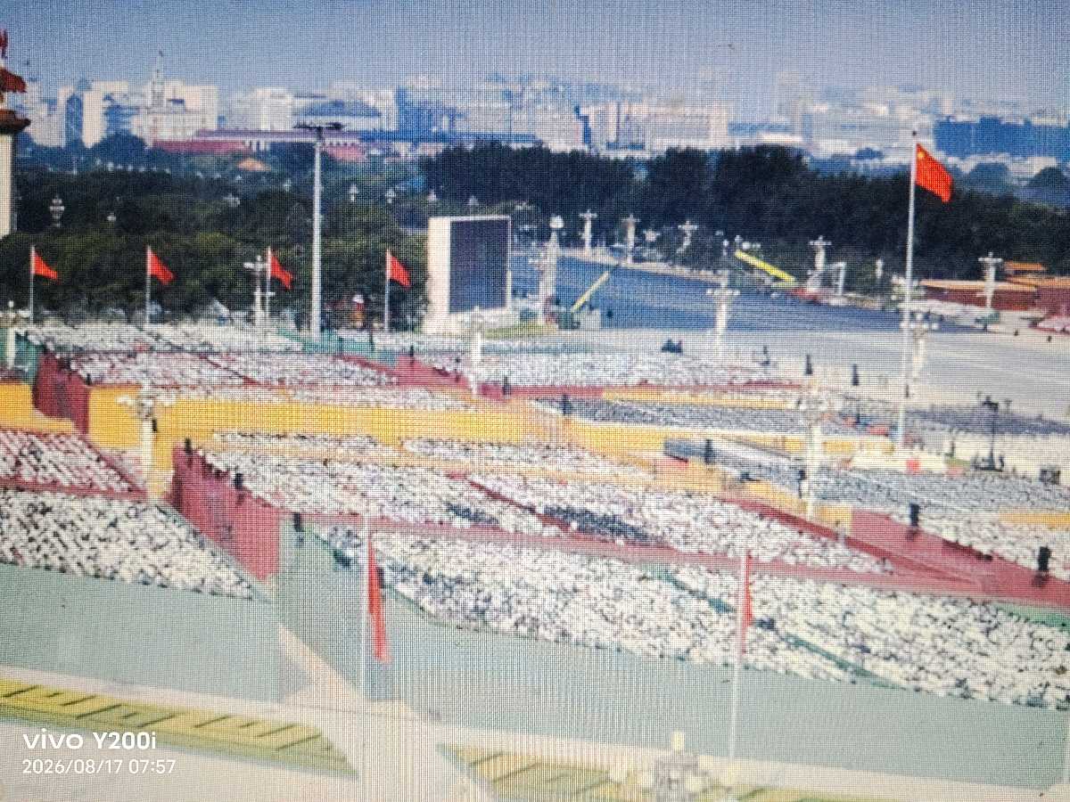 当五星红旗在天安门升起的那一刻（图6）