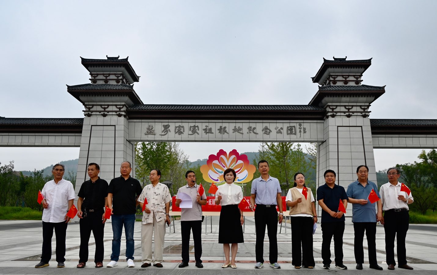 洛阳偃师:百米长卷写长征 一纸翰墨客家情(图2)