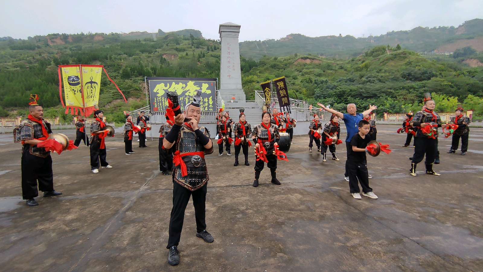 战鼓祭英烈 秦韵暖老区|魏老根艺术团携大秦战鼓赴山西芮城开展祭英烈慰问演出受欢迎(图10)