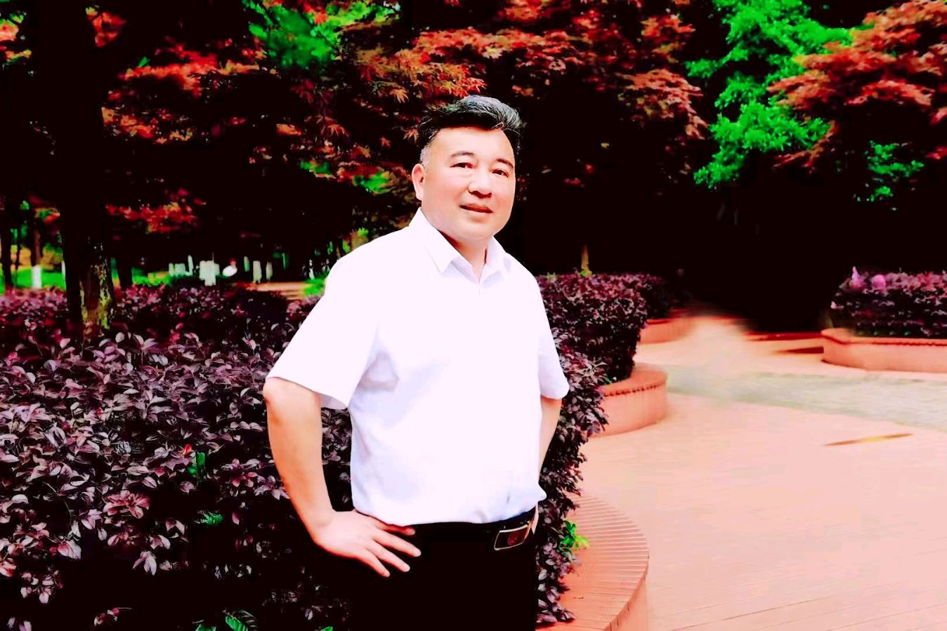 中华红旗国际诗社~北京头条~夜 问:作者 / 宏翔:朗诵 / 凯哥(图12)
