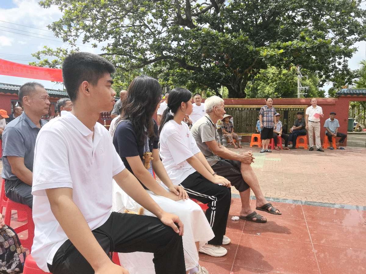 万宁祖祠传家风 义门文脉育英才——海南方氏第四届2026高考优秀学子金榜题名奖学金颁奖典礼在万宁方氏祖祠举行(图5)