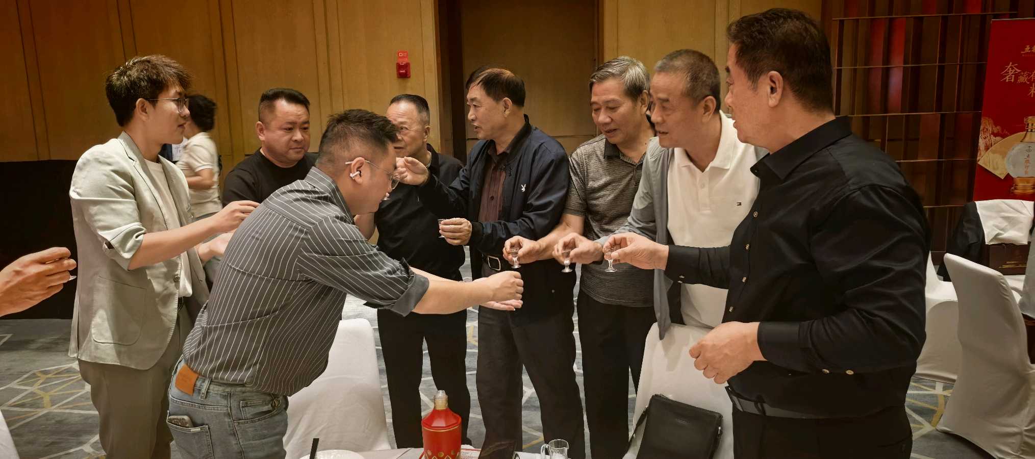【新店开业特刊】张富贵：蜀水凝香佳酿飘香盈未央.长安聚雅和美传韵醉三秦——热烈祝贺西安白晓东“观云澜五粮液浓香酒体验馆”启新章暨开业盛典宴会掠影•都市头条发布！（图128）