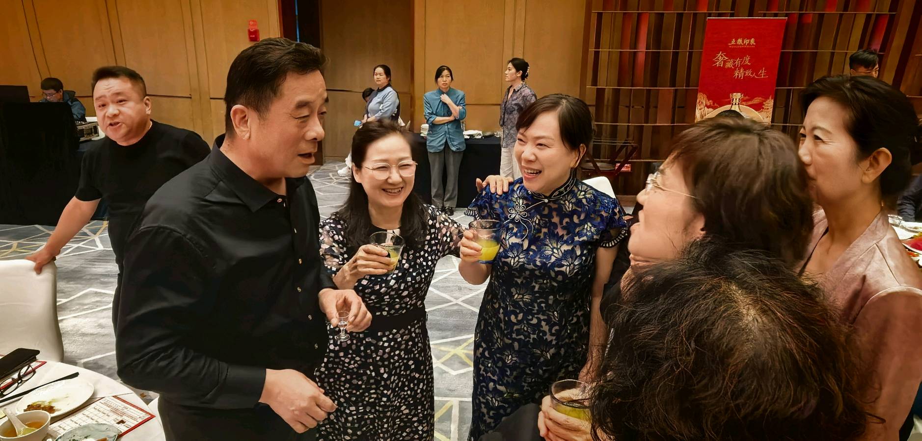 【新店开业特刊】张富贵：蜀水凝香佳酿飘香盈未央.长安聚雅和美传韵醉三秦——热烈祝贺西安白晓东“观云澜五粮液浓香酒体验馆”启新章暨开业盛典宴会掠影•都市头条发布！（图145）