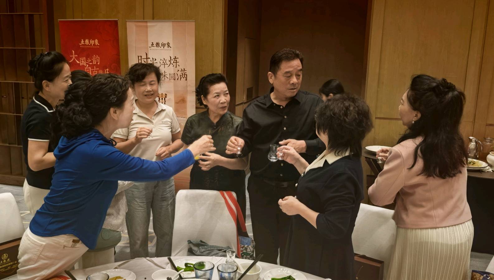 【新店开业特刊】张富贵：蜀水凝香佳酿飘香盈未央.长安聚雅和美传韵醉三秦——热烈祝贺西安白晓东“观云澜五粮液浓香酒体验馆”启新章暨开业盛典宴会掠影•都市头条发布！（图137）