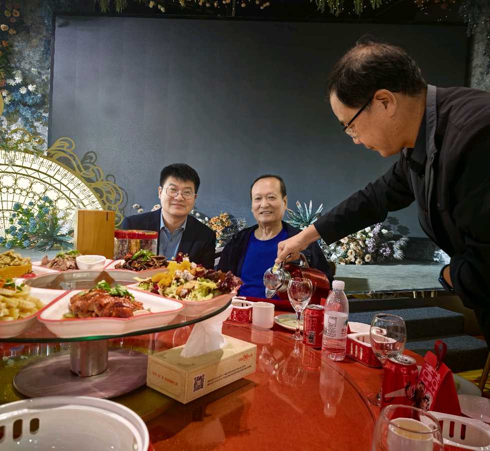【婚庆纪念专刊】张富贵：缘定三生情牵一世*热烈祝贺张帆先生闫玮女士结婚典礼在西安市伯爵礼宴婚礼中心爱丽丝厅隆重举行组诗六首及现场掠影*北京头条•都市头条发布！（图92）