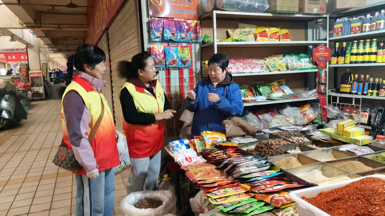志愿服务进市场 绿色发展入民心（图3）
