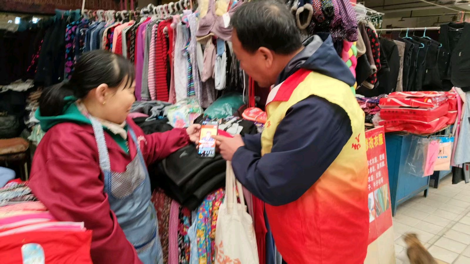 志愿服务进市场 绿色发展入民心（图4）