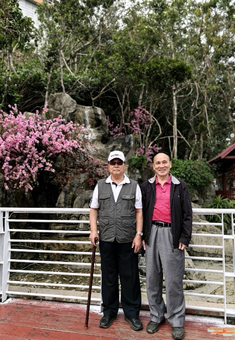 寄贺林志坚兄《诗海遨游》付梓 / 邓世广