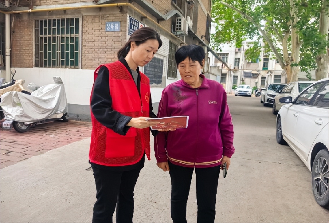 巩义市杜甫路街道安康社区开展文明餐桌宣传活动