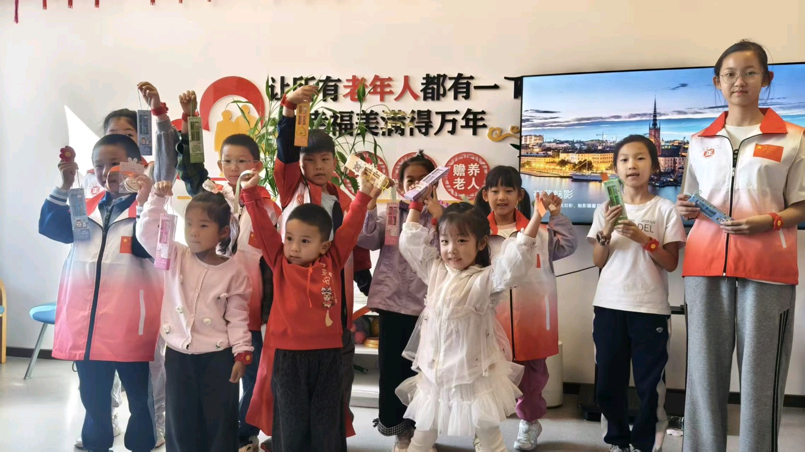 情暖重阳佳节 爱满东丽湖畔(图2)