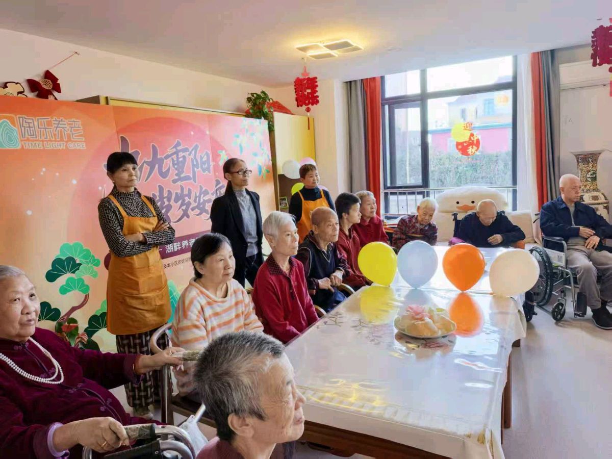情暖重阳佳节 爱满东丽湖畔(图4)