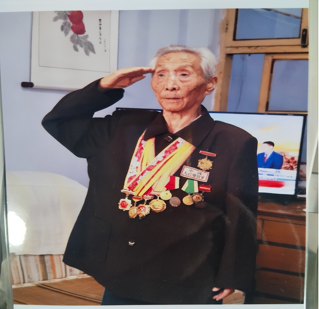 烽火铸丹心,百年守本色—— 访百岁老兵、莱芜机关幼儿园奠基人李震//魏佑湖