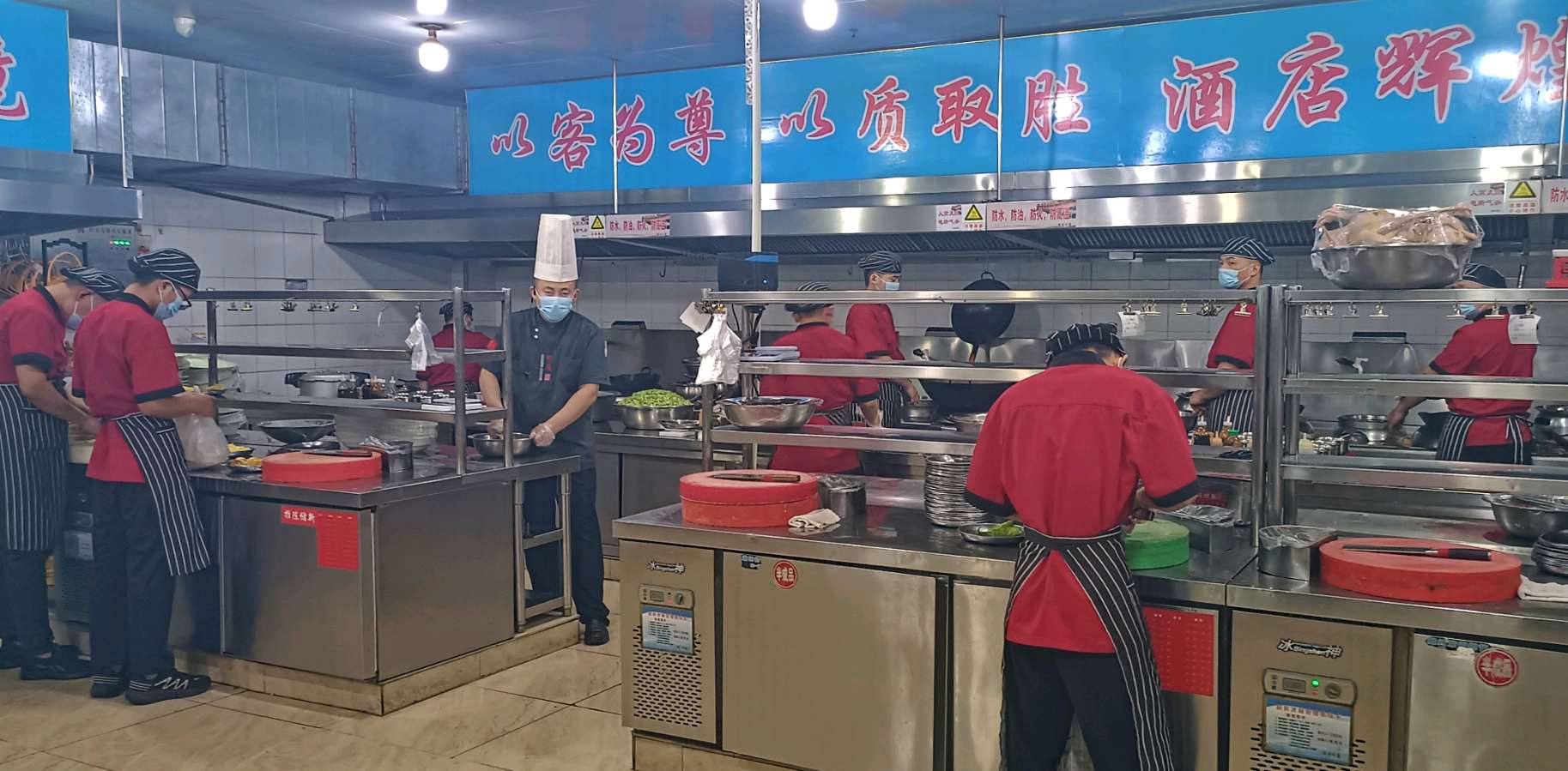 食安聊城|沉浸式体验查食安 零距离感受守底线—— 我市开展2026年食品安全宣传周“一日食安员”沉浸式体验暨食品实验室开放日活动(图7)