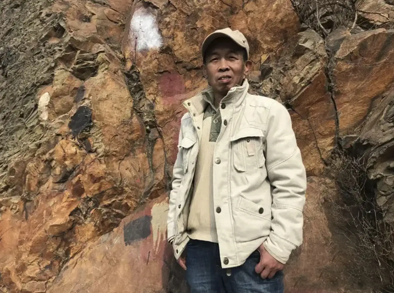 好诗欣赏|海城:《踏春》《自然道上皆有秩序》《玩具熊》