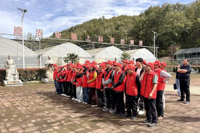 南阳市内乡郦邑贡菊:跨区研学拓思路 菊乡传经兴药产(图4)