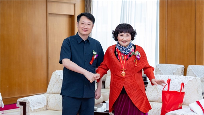AI时代的情感陪伴:花径教育林巨的东方智慧新构想