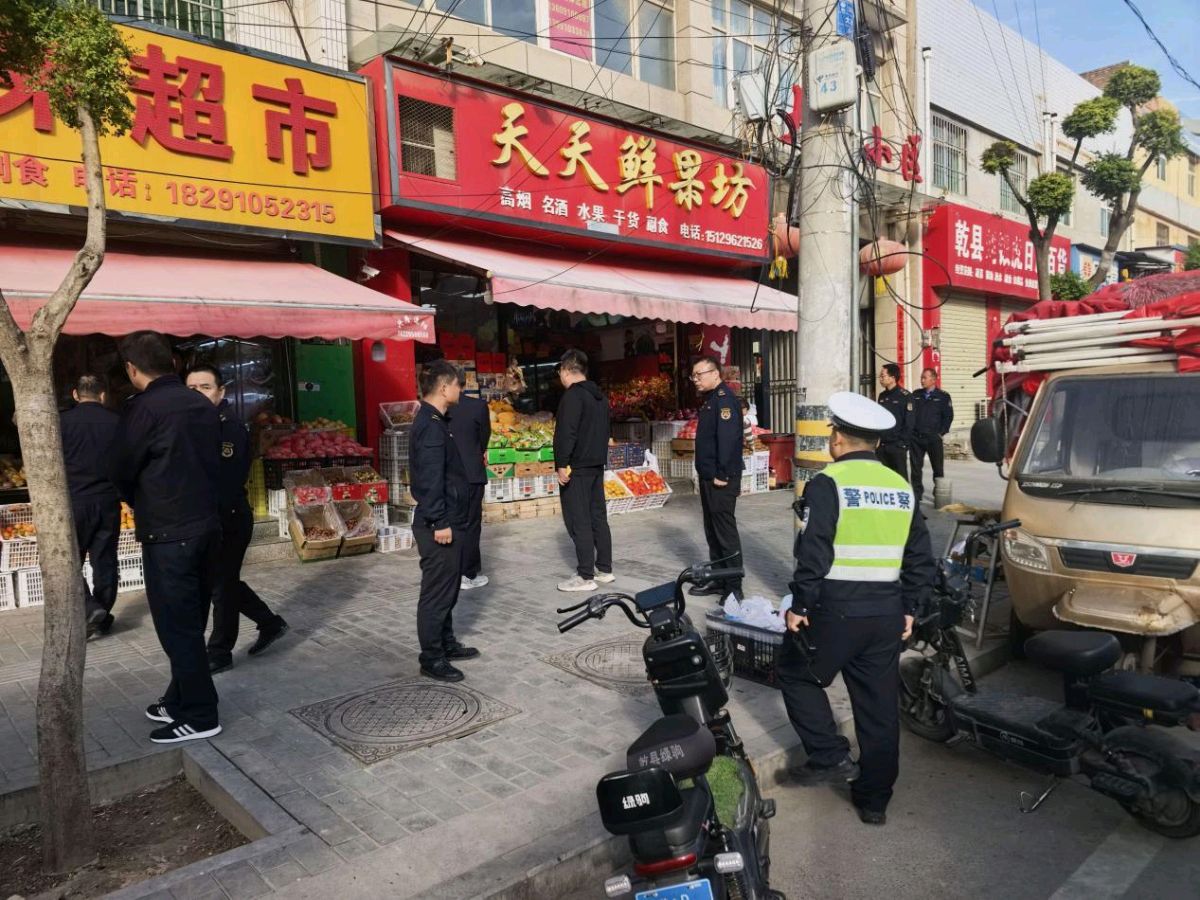 聚力整治清乱象 疏堵并举保畅通——乾县公安局交管大队联合县城管执法局开展占道经营及三四轮电动车专项整治行动(图5)