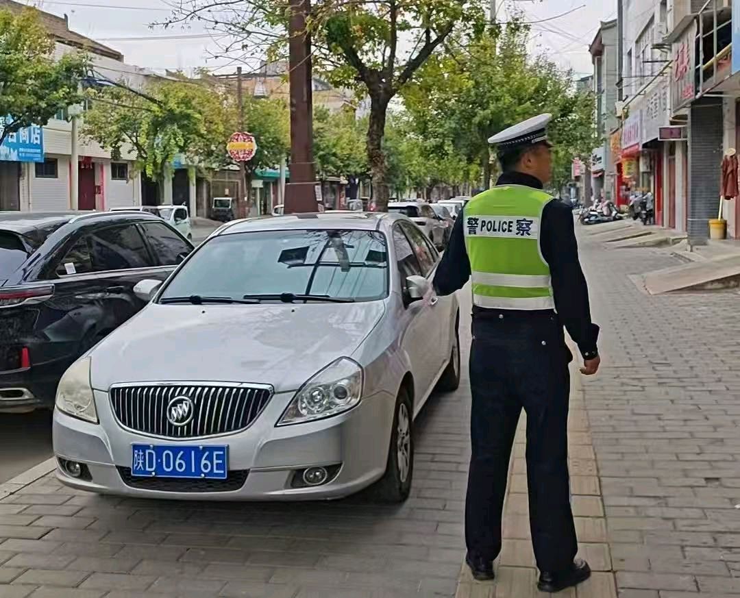 聚力整治清乱象 疏堵并举保畅通——乾县公安局交管大队联合县城管执法局开展占道经营及三四轮电动车专项整治行动(图4)