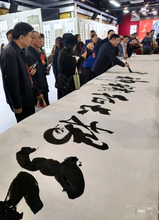 纪念红军长征胜利90周年书画作品展在京开幕(图6)