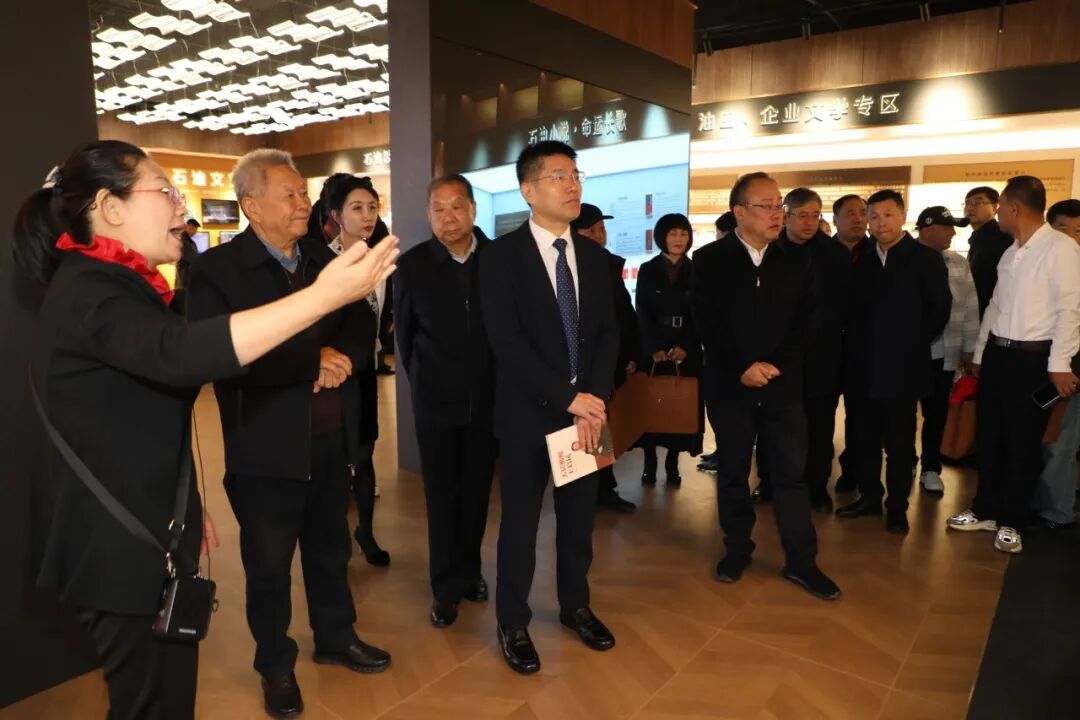 全国首个石油文学版本馆落户东油——中国石油文学版本馆建成投用大会召开(图15)