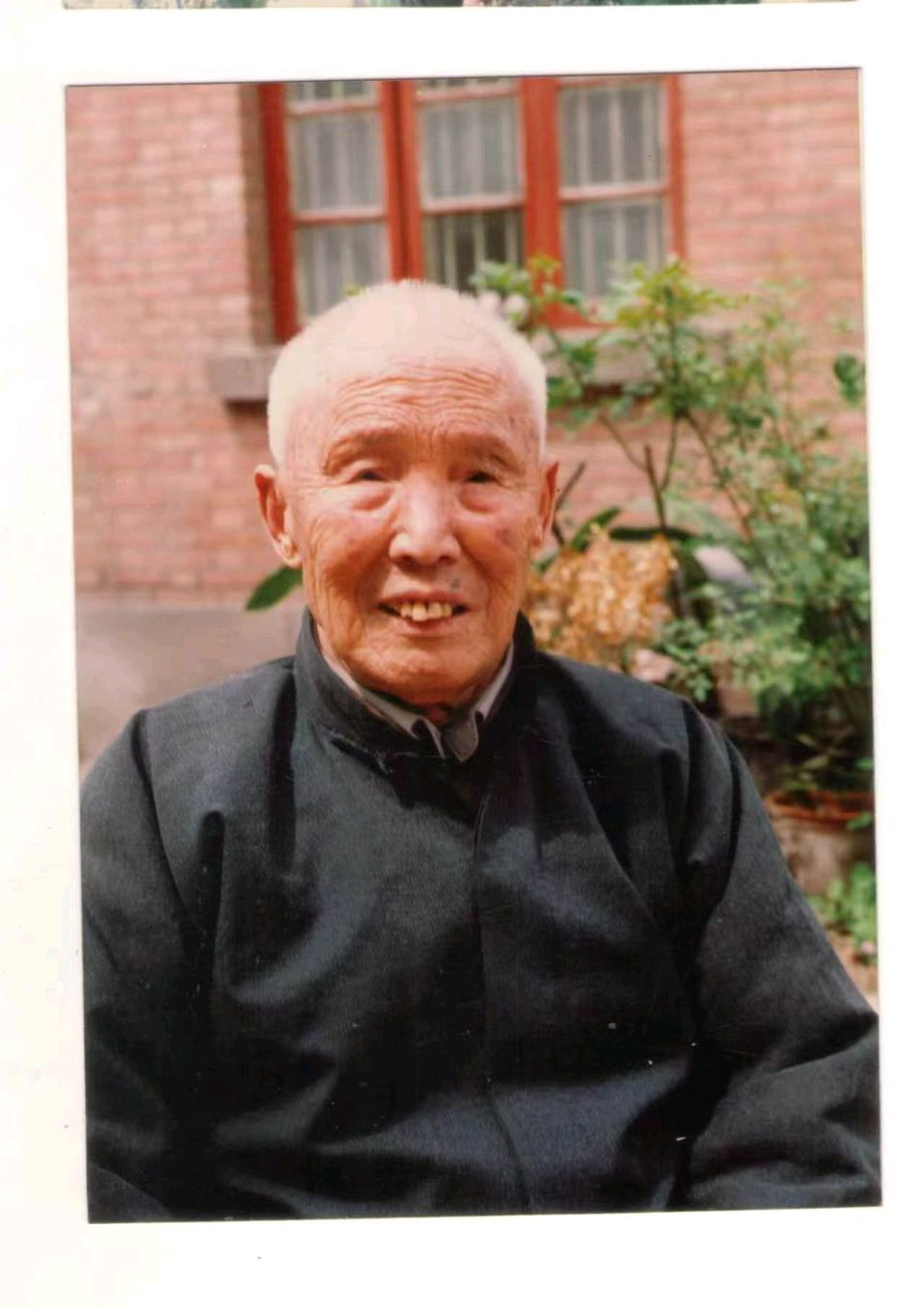 赓续长征血脉 传承父辈初心                   ——纪念红军长征胜利九十周年