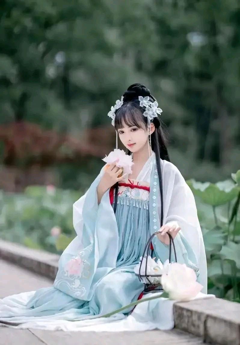 李静(辽宁丹东)五绝.深秋(新韵)等诗词七首(图3)