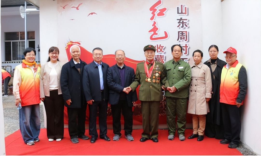 老英雄走进红色展览馆(图11)