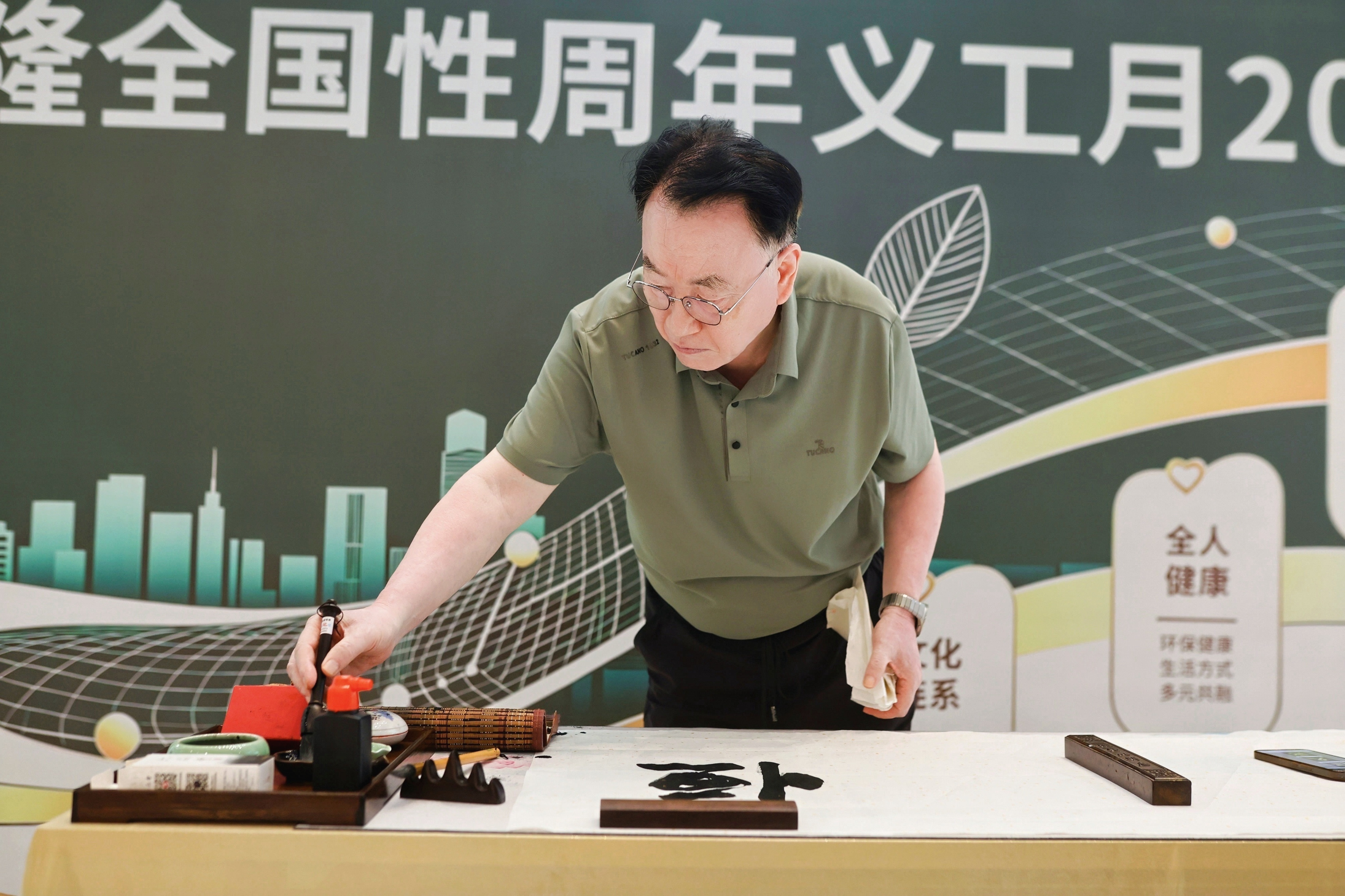 名篇共赏35:欢聚赏月，为何独愁？王建《十五夜望月》读后//天琮（图2）