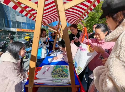 秋日市集暖意浓 便民服务送到家(记者 常魁星 通讯员 杨岩)(图19)