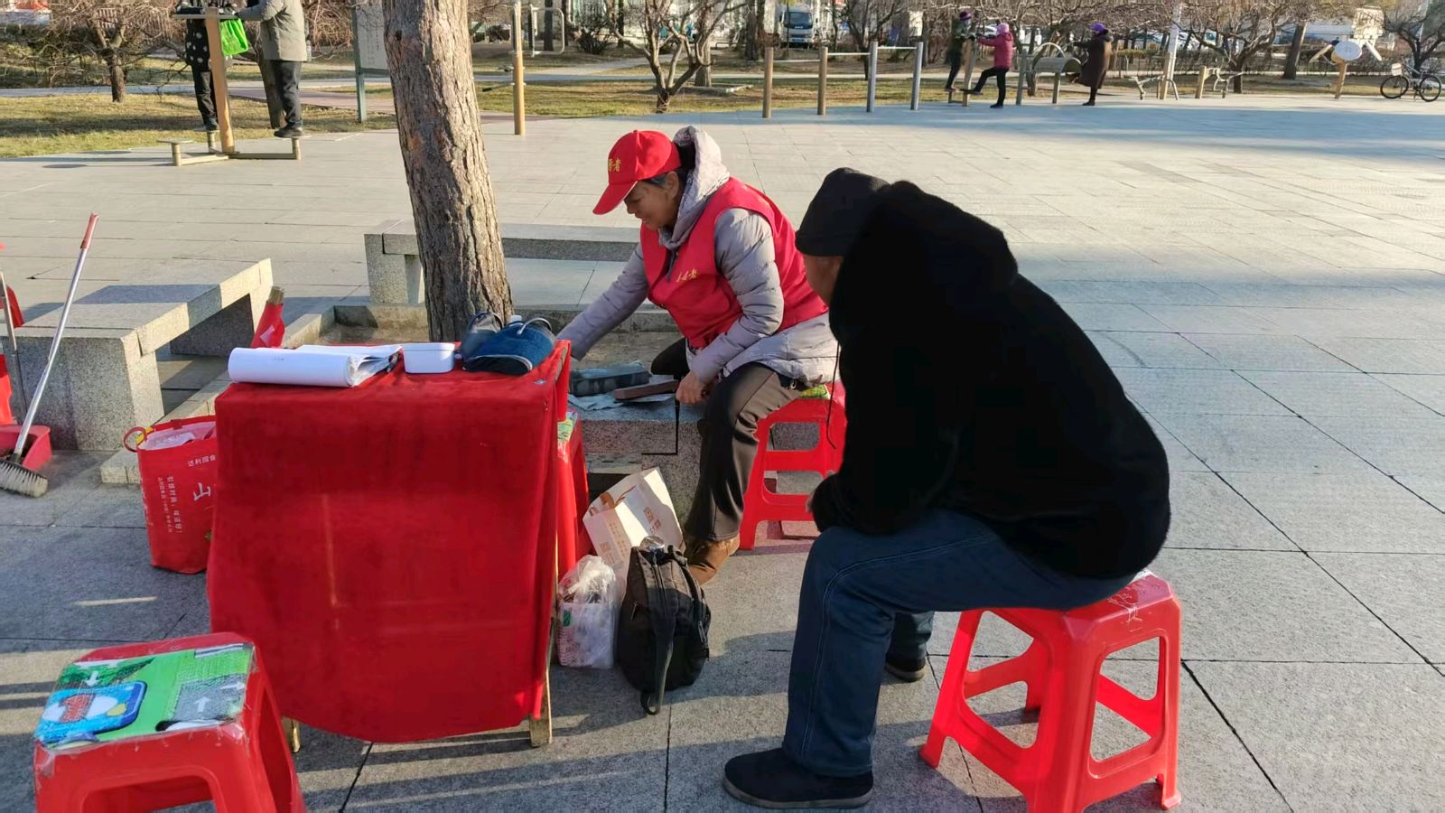 红色精神永相传 便民服务送到家（图6）