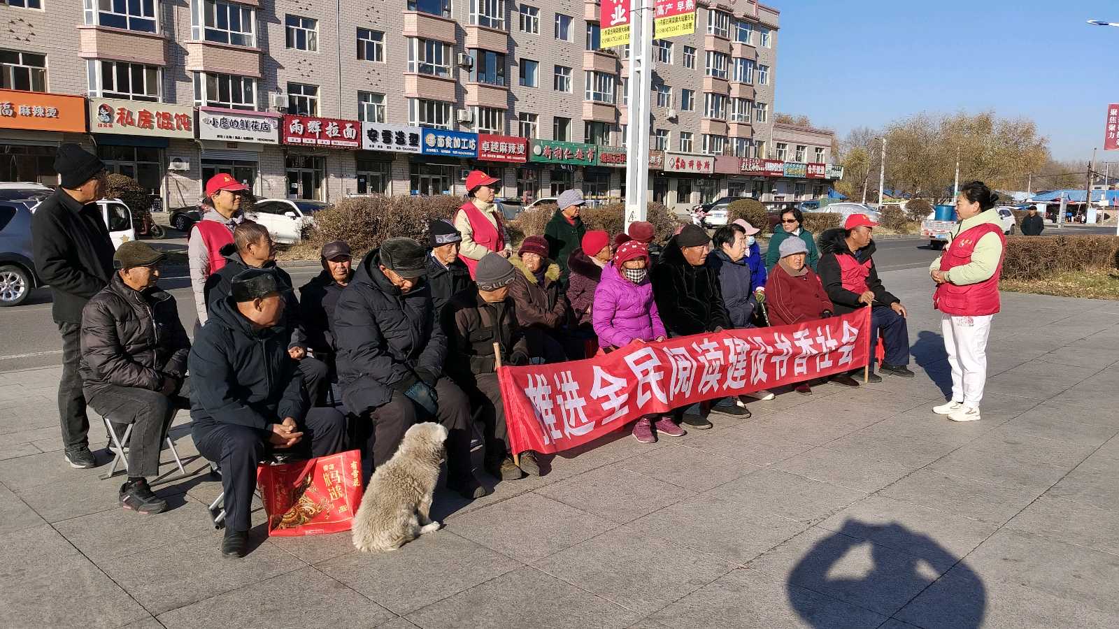 红色精神永相传 便民服务送到家（图3）