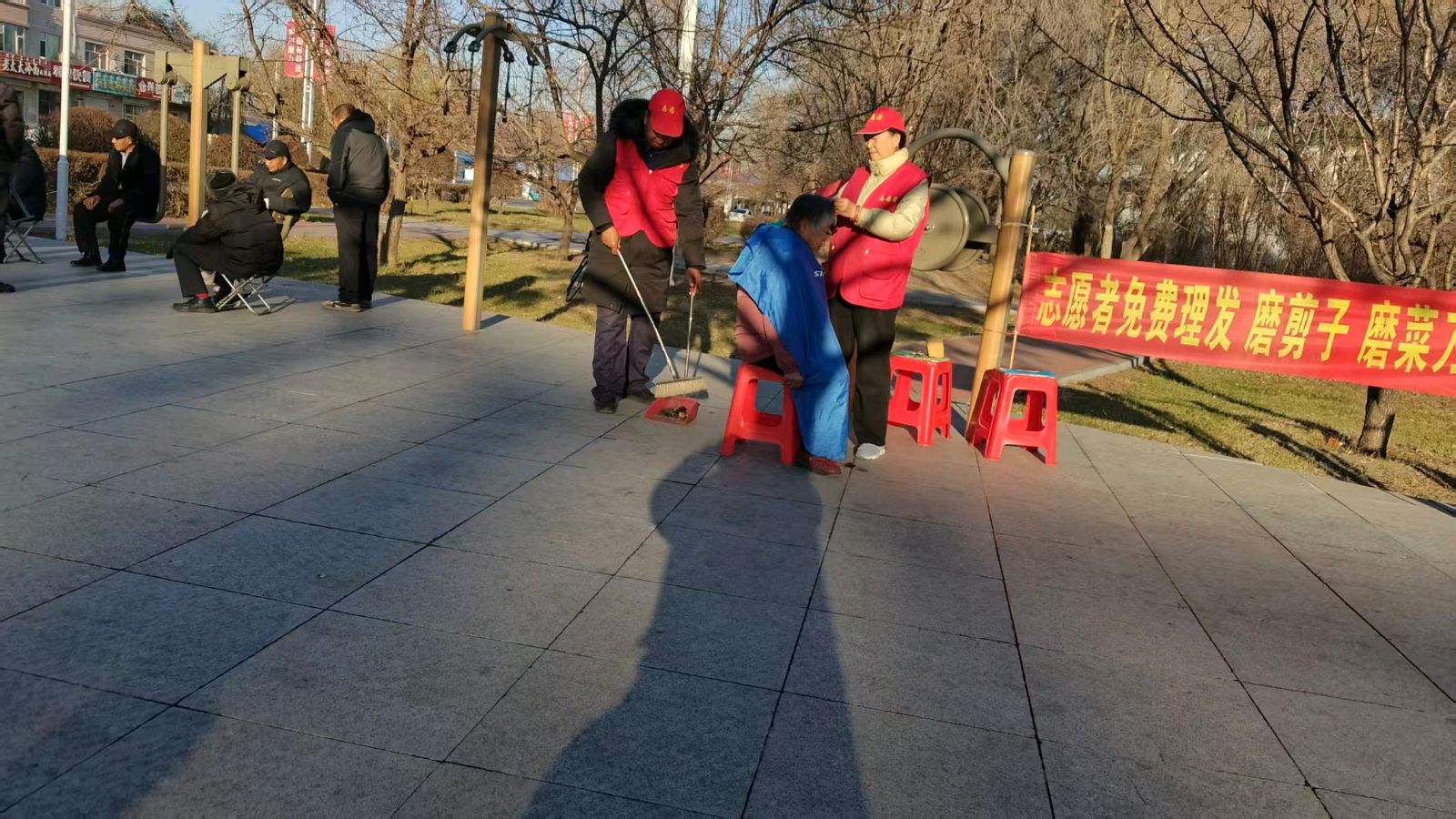 红色精神永相传 便民服务送到家（图7）