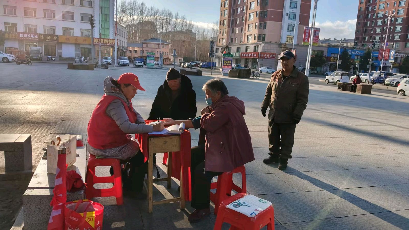红色精神永相传 便民服务送到家（图8）