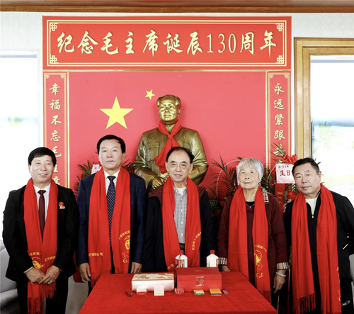 刘瀚锴先生在家中举办纪念伟人诞辰130周年活动(图9)