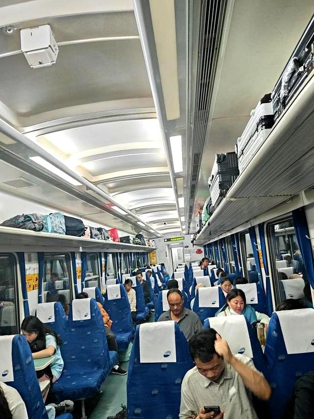 【中国雨巷文学社】北京头条 第4251期 诗歌《车站》作者:尚玉拴 - 河南巩义(图2)