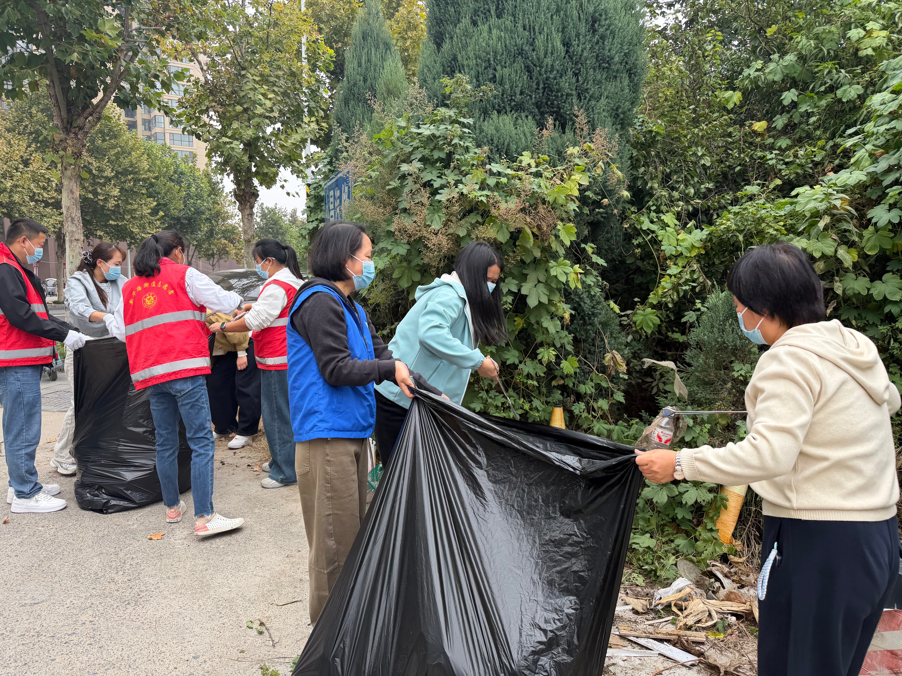 巩义市新华路街道桐和社区:清洁家园消隐患 环境优美焕新颜
