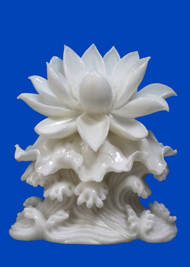 张亚雄雕刻汉白玉作品《净莲禅心》获飞天奖金奖入藏敦煌博物馆