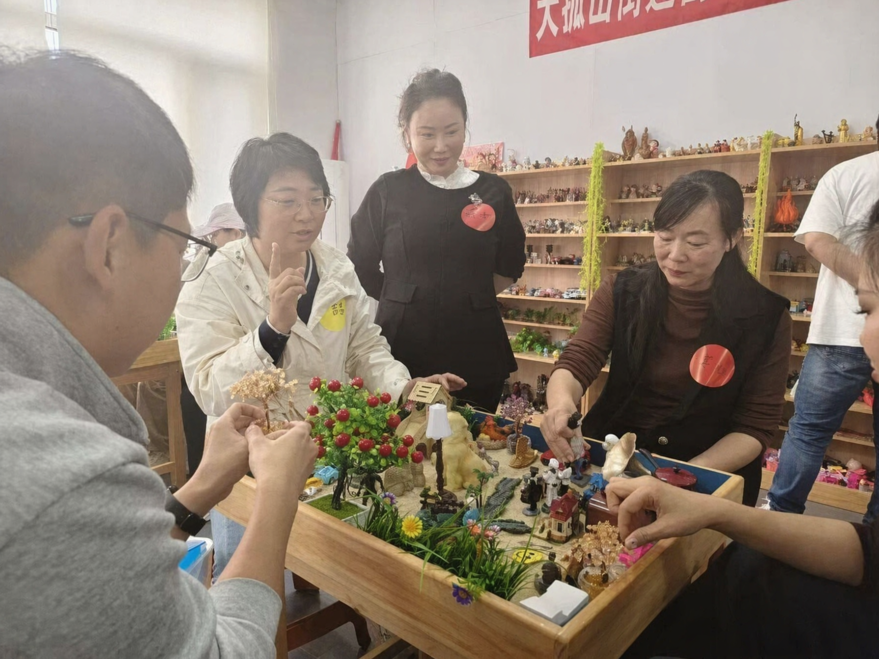 以沙盘悟家风,聚力基层治理——大孤山街道富港社区纪念长征胜利90周年开展家风传承主题沙盘心理团建活动(图8)