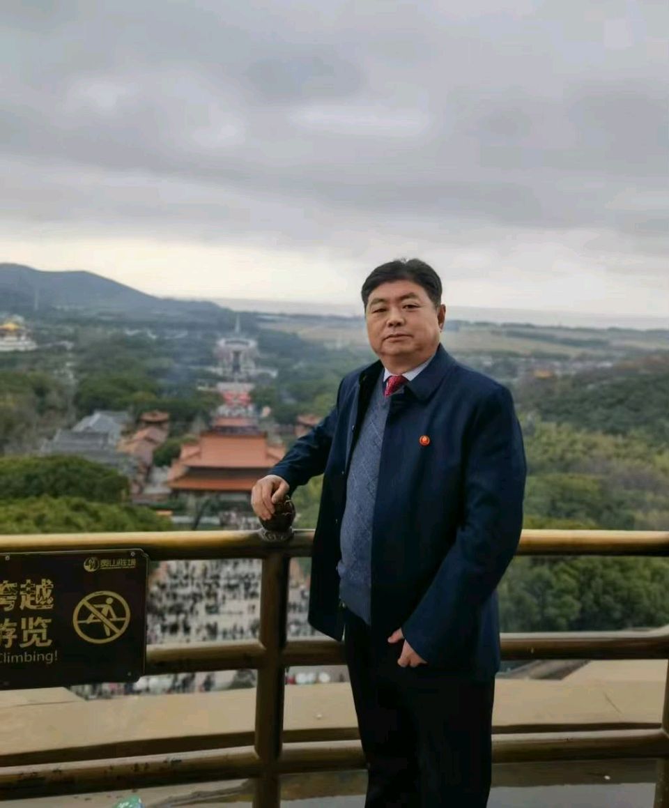 沁园春《建国七十七周年颂》（苏轼体）‌作者:熊华明（河南）