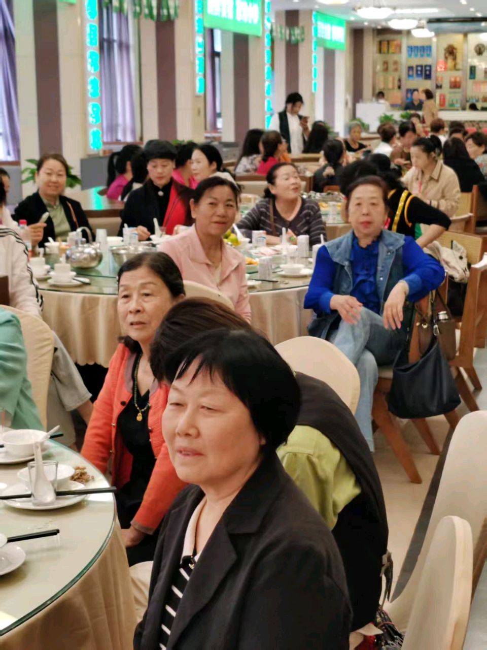 图视何晓波/文金色中国：《蔡秋容自费为武穴市巾帼志愿服务队百名银发志愿者共庆集体生辰》（图3）