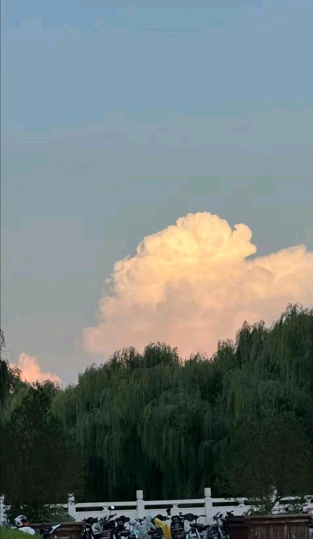 “老翁”云图奇观☁（图2）