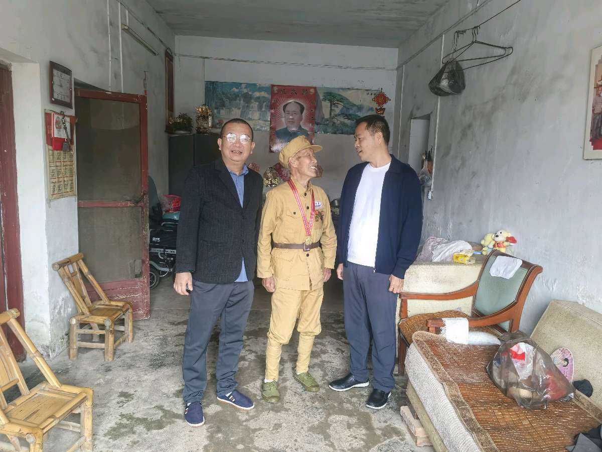 重阳殷殷敬老情 暖心关怀暖桑榆（图2）