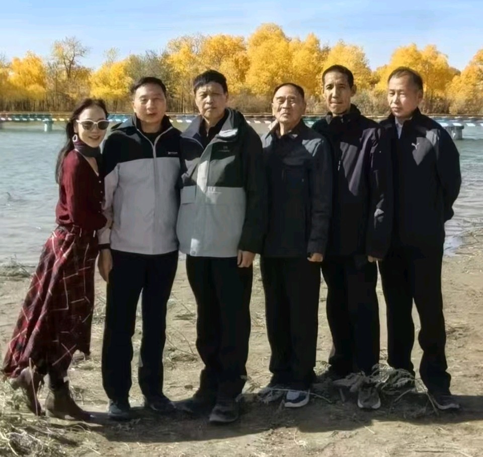 《中华好诗词》隆重推出(河南)著名书法家诗人黄兴民先生《二六年十月九日高朋结伴同行赴宁蒙旅游 赋诗以记行程见闻感受》请雅鉴(图4)
