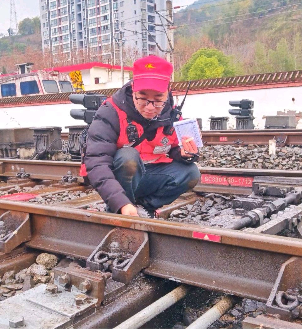 「报告文学」钢轨载初心 青春铸山河——渝怀铁道线上的涪工青年奋进史诗(图3)