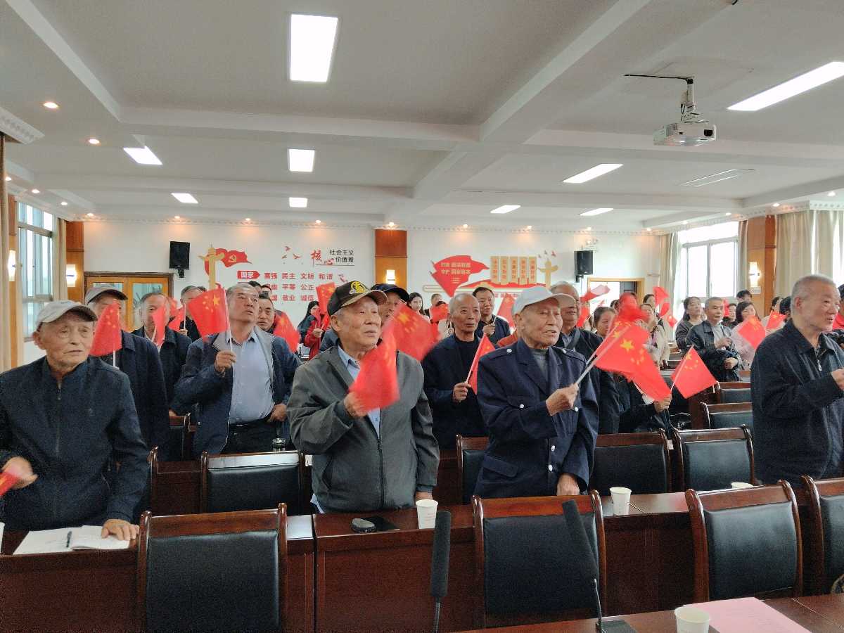 文建华文：【武穴市财政局组织老干部学习暨文艺汇演欢度重阳节】（图2）